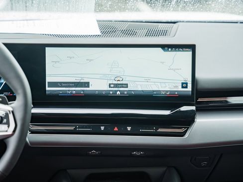 Used 2025 BMW 530i xDrive w/ Premium Package image 19