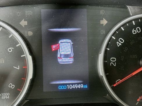 Used 2021 Toyota RAV4 XLE w/ Convenience Package FWD image 19