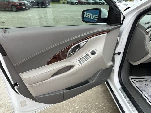 Used 2013 Buick LaCrosse Premium image 11