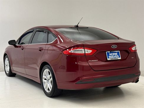 Used 2015 Ford Fusion SE image 8