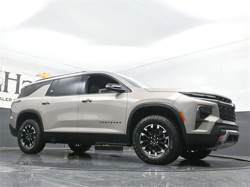 New 2026 Chevrolet Traverse Z71 w/ Enhanced Driving Package image 2