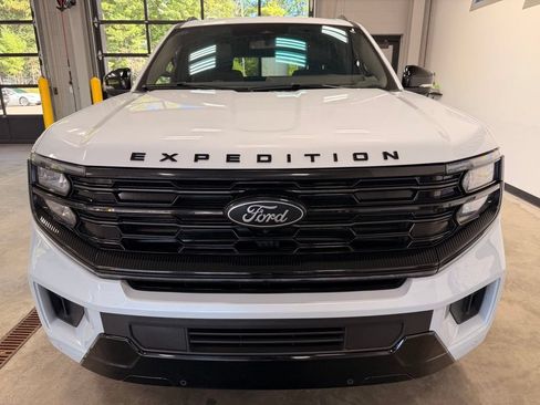 Used 2025 Ford Expedition Max Platinum w/ Stealth Appearance Package AWD/4WD image 3