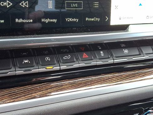 Used 2025 GMC Sierra 1500 Elevation image 24