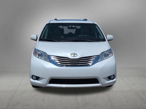 Used 2015 Toyota Sienna XLE FWD image 9