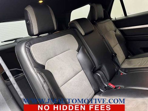 Used 2017 Ford Explorer XLT w/ XLT Technology Feature Bundle image 19