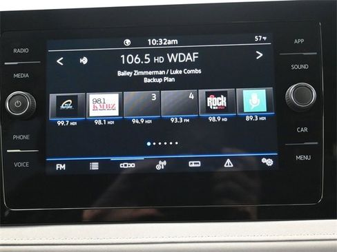 Certified 2025 Volkswagen Taos SE w/ Panoramic Sunroof Package image 20