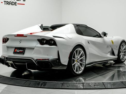 Used 2022 Ferrari 812 GTS RWD image 9