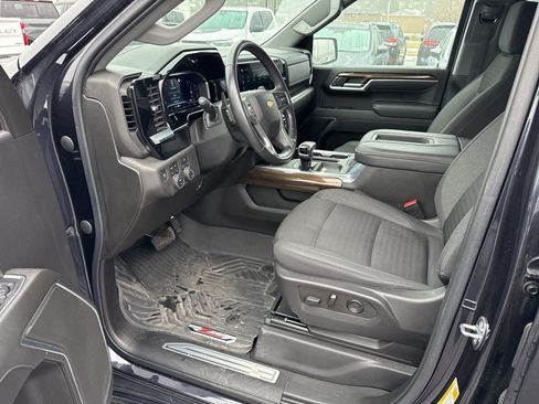 Used 2022 Chevrolet Silverado 1500 LT image 2