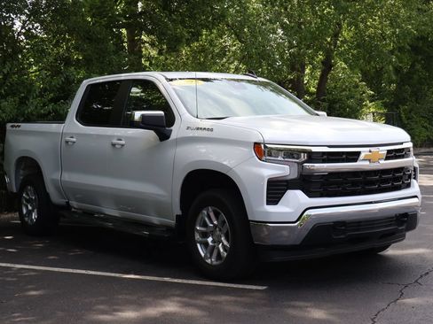 Used 2023 Chevrolet Silverado 1500 LT AWD/4WD image 12