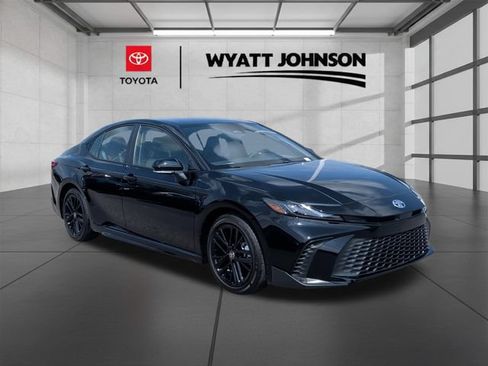 Used 2026 Toyota Camry SE FWD image 7