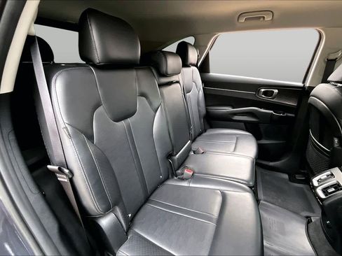 Used 2025 Kia Sorento S FWD image 19