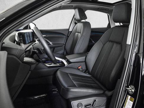 Certified 2025 Audi Q5 Premium w/ Convenience Package AWD/4WD image 17