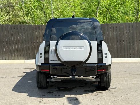 New 2026 Land Rover Defender 110 X-Dynamic SE image 4