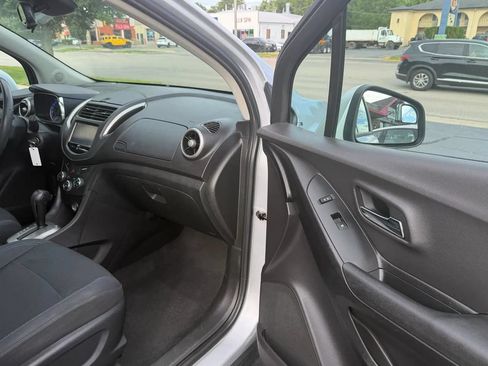 Used 2016 Chevrolet Trax LS FWD image 29