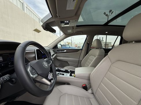 Certified 2025 Volkswagen Atlas SEL image 5