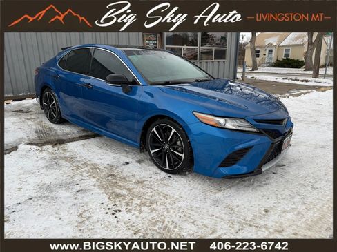 Used 2018 Toyota Camry XSE image 1