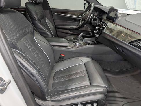 Used 2020 BMW M550i xDrive w/ Executive Package image 43