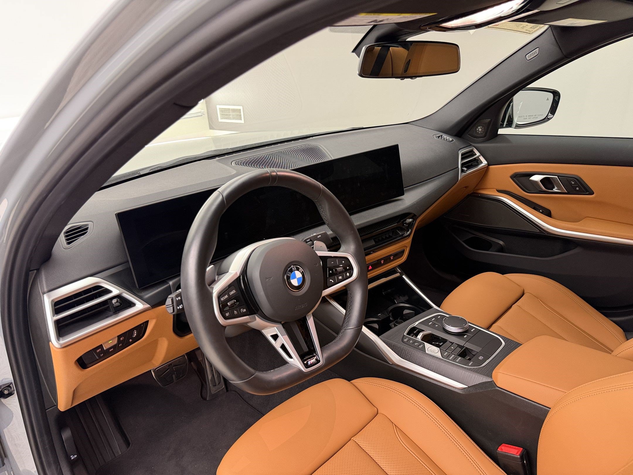 Used 2026 BMW 330i Sedan w/ M Sport Package RWD image 4