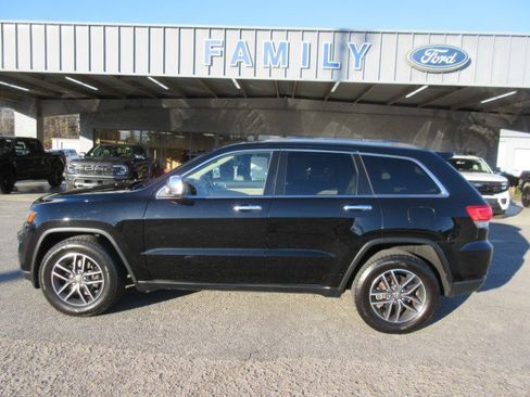 Used 2017 Jeep Grand Cherokee Limited w/ Luxury Group II image 2