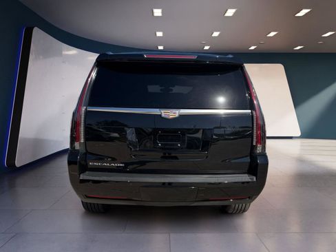 Used 2020 Cadillac Escalade 2WD image 4