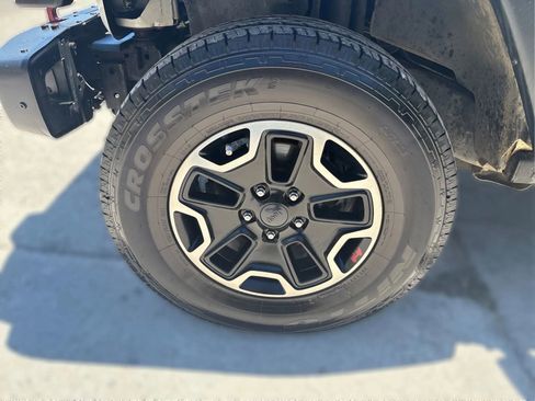 Used 2016 Jeep Wrangler Unlimited Rubicon AWD/4WD image 13