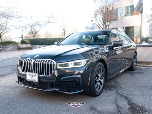 Used 2020 BMW 750i xDrive w/ Executive Package AWD/4WD image 3