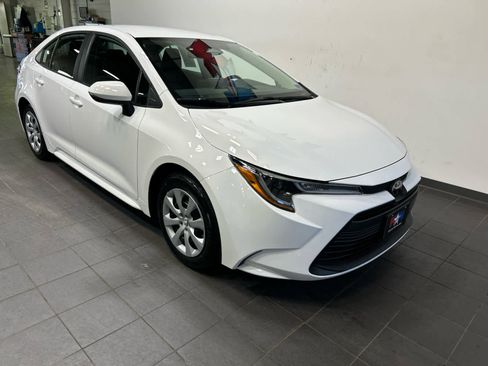 Used 2024 Toyota Corolla LE image 2
