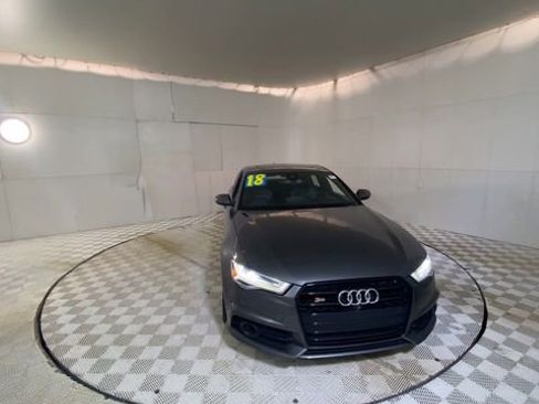 Used 2018 Audi S6 Prestige w/ Prestige Package image 3