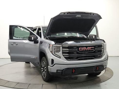 Used 2024 GMC Sierra 1500 AT4 w/ Technology Package AWD/4WD image 10