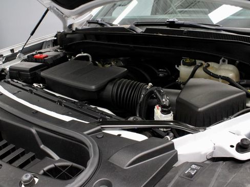Used 2023 Chevrolet Suburban Premier AWD/4WD image 18