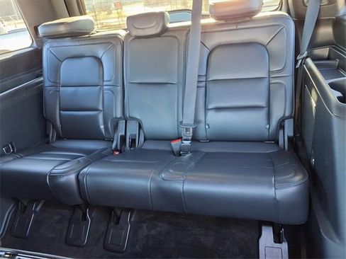 Used 2019 Lincoln Navigator Reserve image 13