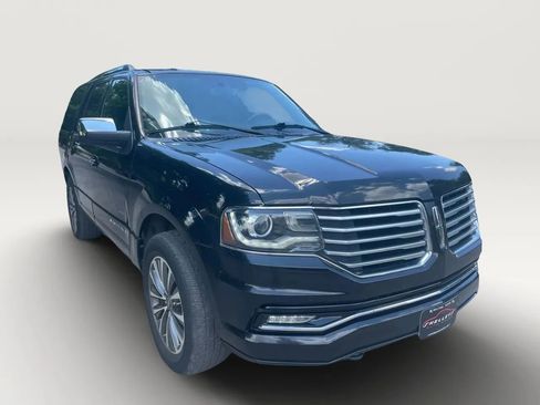 Used 2015 Lincoln Navigator 2WD image 3