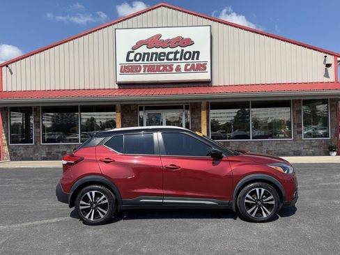 Used 2020 Nissan Kicks SR w/ SR Premium Package FWD image 3
