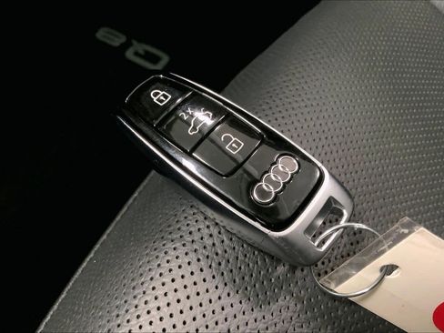 Used 2023 Audi Q8 Premium Plus image 18