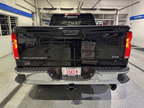 Used 2025 Chevrolet Silverado 2500 LTZ w/ LTZ Premium Package image 12