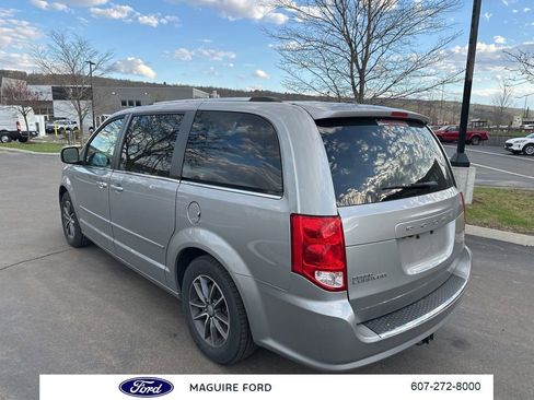 Used 2017 Dodge Grand Caravan SXT image 7