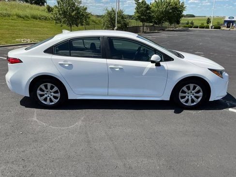Used 2025 Toyota Corolla LE FWD image 2