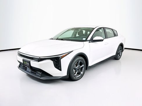 Used 2025 Kia K4 LXS image 3