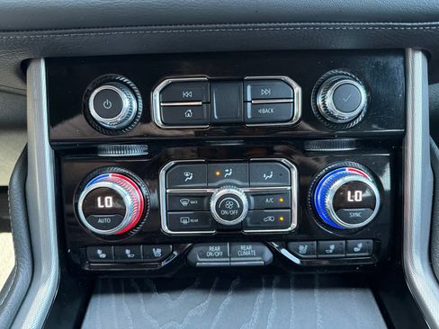 Used 2022 GMC Yukon Denali AWD/4WD image 16