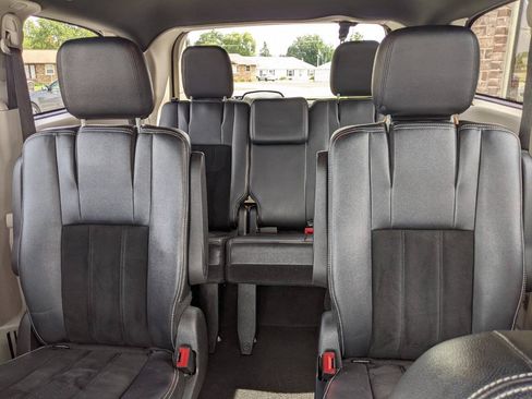 Used 2017 Dodge Grand Caravan SXT FWD image 18