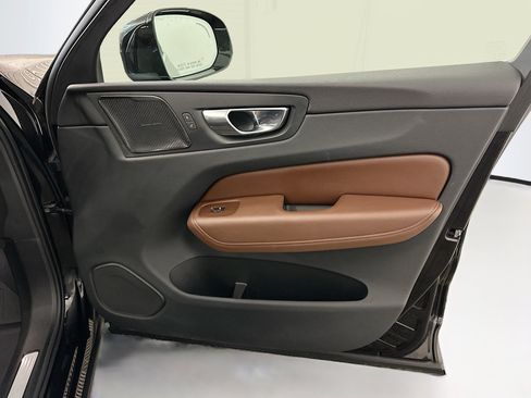 Used 2023 Volvo XC60 B5 Plus w/ Climate Package image 35