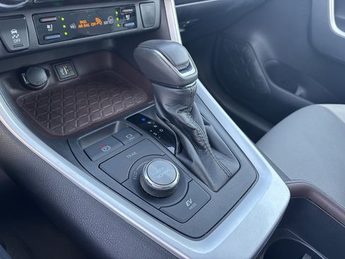 Used 2023 Toyota RAV4 Limited image 24