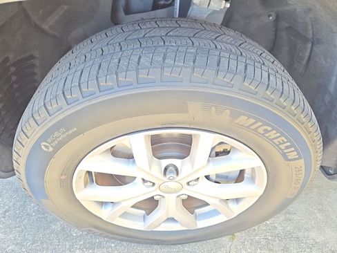 Certified 2022 Jeep Grand Cherokee L Limited w/ Luxury Tech Group II image 11