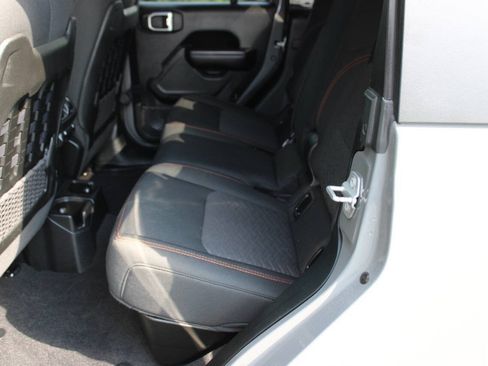 Used 2021 Jeep Gladiator Mojave AWD/4WD image 12