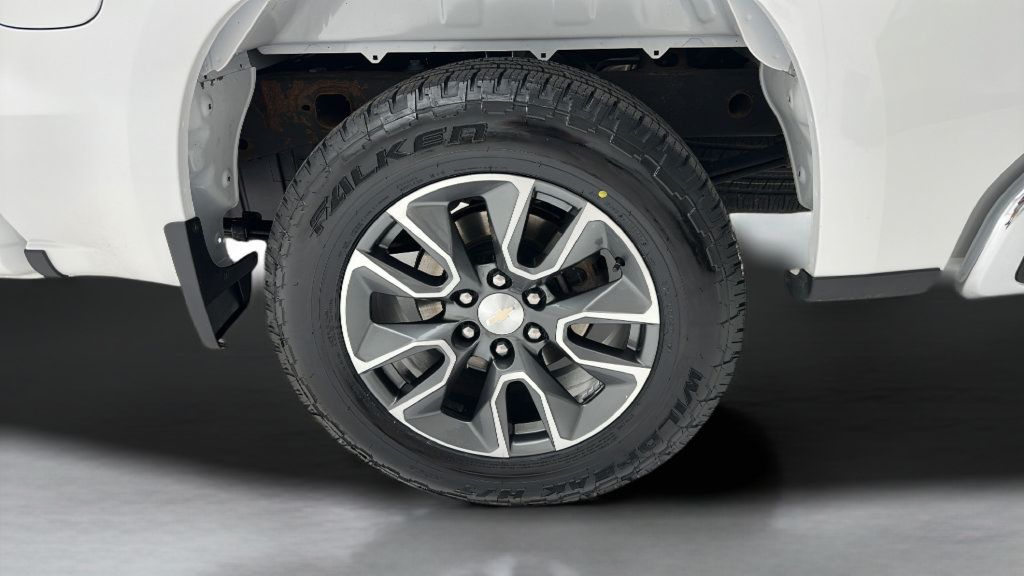 Used 2024 Chevrolet Silverado 1500 LT AWD/4WD image 10