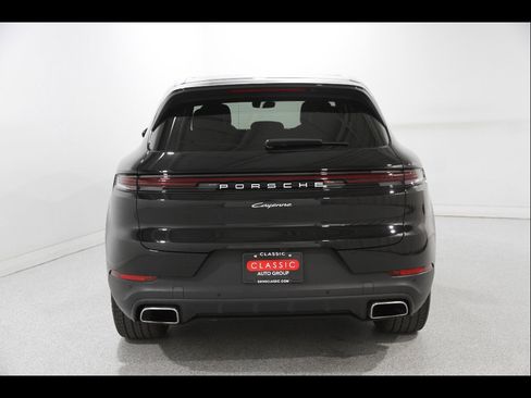 Used 2024 Porsche Cayenne AWD/4WD image 21