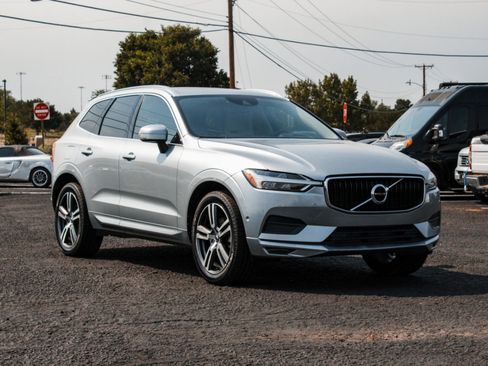 Used 2018 Volvo XC60 T5 Momentum w/ Convenience Package AWD/4WD image 3