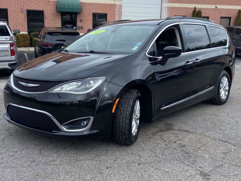 Used 2017 Chrysler Pacifica Touring-L image 25