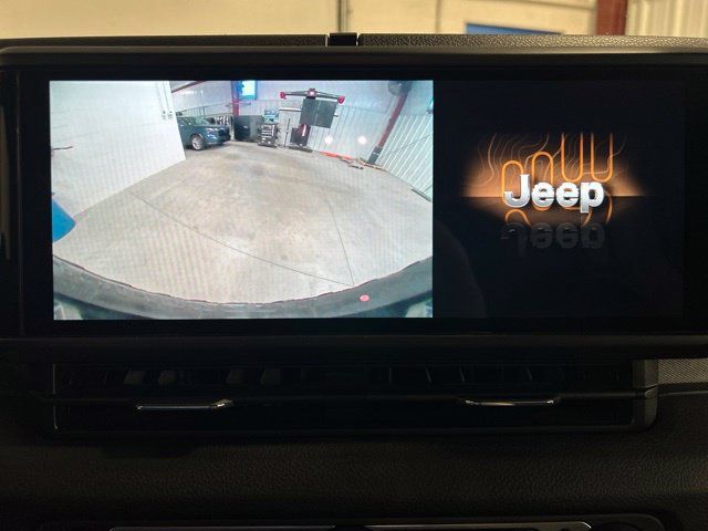 Used 2024 Jeep Wrangler Unlimited AWD/4WD image 30