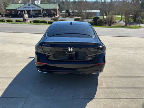 Used 2019 Honda Accord Touring image 5